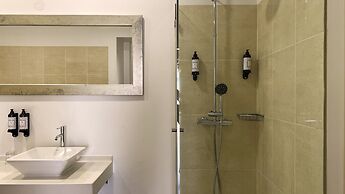 Casa do Bairro by Shiadu