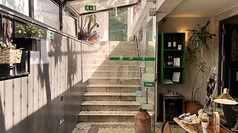 Casa do Bairro by Shiadu