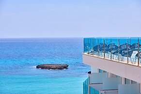 Universal Hotel Perla