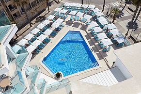 Universal Hotel Perla