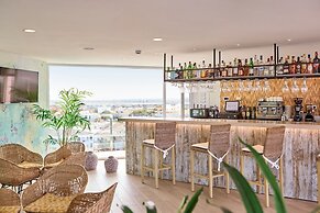 Universal Hotel Perla