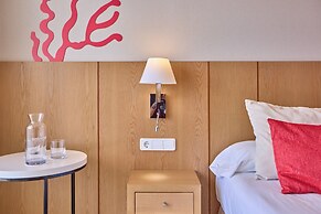 Universal Hotel Perla