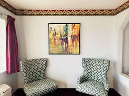 The Executive Inn & Suites