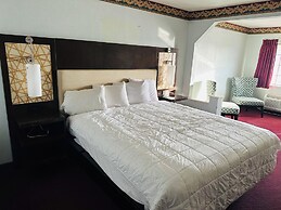 The Executive Inn & Suites