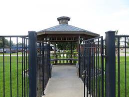 The Executive Inn & Suites