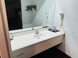 The Executive Inn & Suites