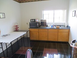 The Executive Inn & Suites