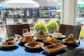 The Ritz Hotel at Garden Oases
