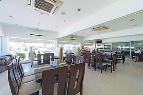 The Ritz Hotel at Garden Oases