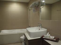 The Ritz Hotel at Garden Oases