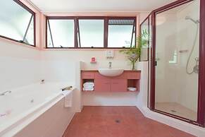 Kingfisher Bay Resort