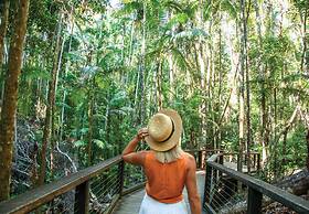 Kingfisher Bay Resort