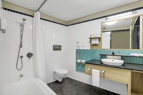 Kingfisher Bay Resort