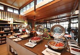 Kingfisher Bay Resort