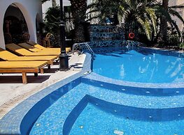 Black Sandy Beach Hotel