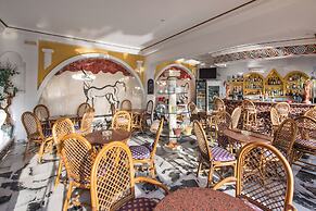 Black Sandy Beach Hotel