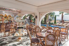 Black Sandy Beach Hotel