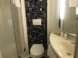 ibis Shanghai Chengshan Road Hotel