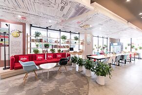 ibis Shanghai Chengshan Road Hotel