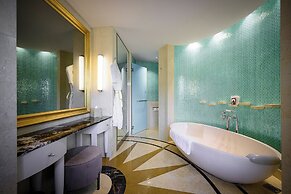 Resorts World Sentosa - Crockfords Tower