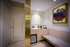 Resorts World Sentosa - Crockfords Tower