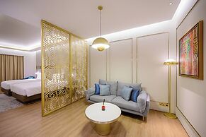 Resorts World Sentosa - Crockfords Tower