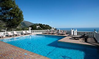 Macdonald La Ermita Resort