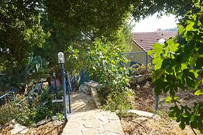 Ohn-Bar Guesthouse