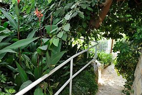 Ohn-Bar Guesthouse