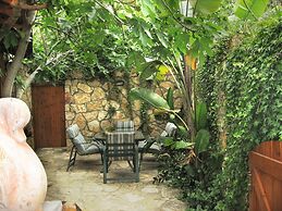 Ohn-Bar Guesthouse