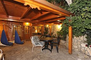 Ohn-Bar Guesthouse