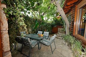 Ohn-Bar Guesthouse