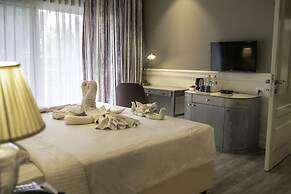 Amatra By the Ganges