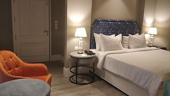 Amatra By the Ganges