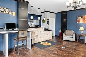 Super 8 by Wyndham Mansfield LA