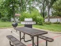 Super 8 by Wyndham Mansfield LA