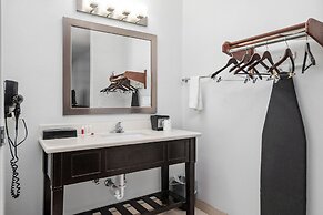 Super 8 by Wyndham Mansfield LA