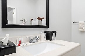 Super 8 by Wyndham Mansfield LA