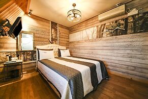 Q Hotel