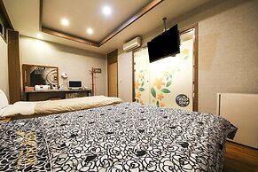 Q Hotel