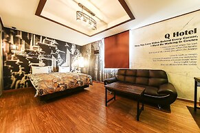 Q Hotel