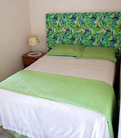 Tropical Breeze Guesthouse and Furnished Apartments