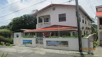 Tropical Breeze Guesthouse and Furnished Apartments