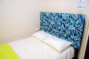 Tropical Breeze Guesthouse and Furnished Apartments