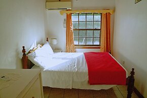 Tropical Breeze Guesthouse and Furnished Apartments