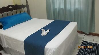 Tropical Breeze Guesthouse and Furnished Apartments