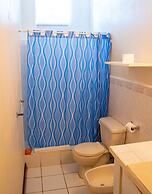 Tropical Breeze Guesthouse and Furnished Apartments