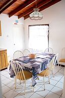 Tropical Breeze Guesthouse and Furnished Apartments