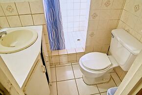 Tropical Breeze Guesthouse and Furnished Apartments