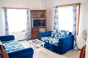 Tropical Breeze Guesthouse and Furnished Apartments